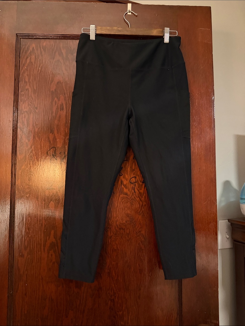 High-Rise Black Stretch Leggings with Side Pockets